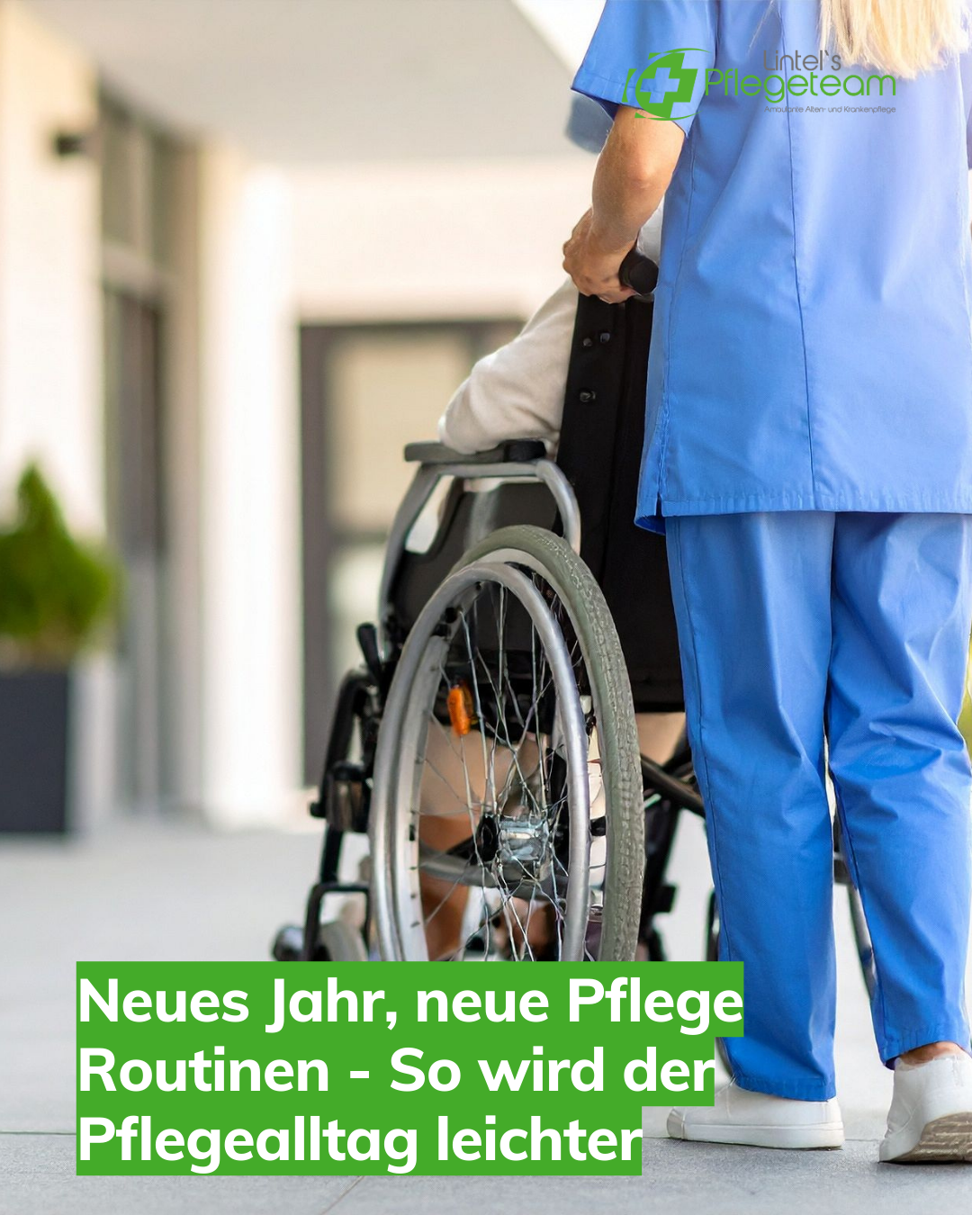 Neues Jahr, neue Pflegeroutinen Das Bild zeigt wie eine Pflegekraft eine Person im Rollstuhl schiebt, symbolisch für: Neues Jahr, neue Pflegeroutinen