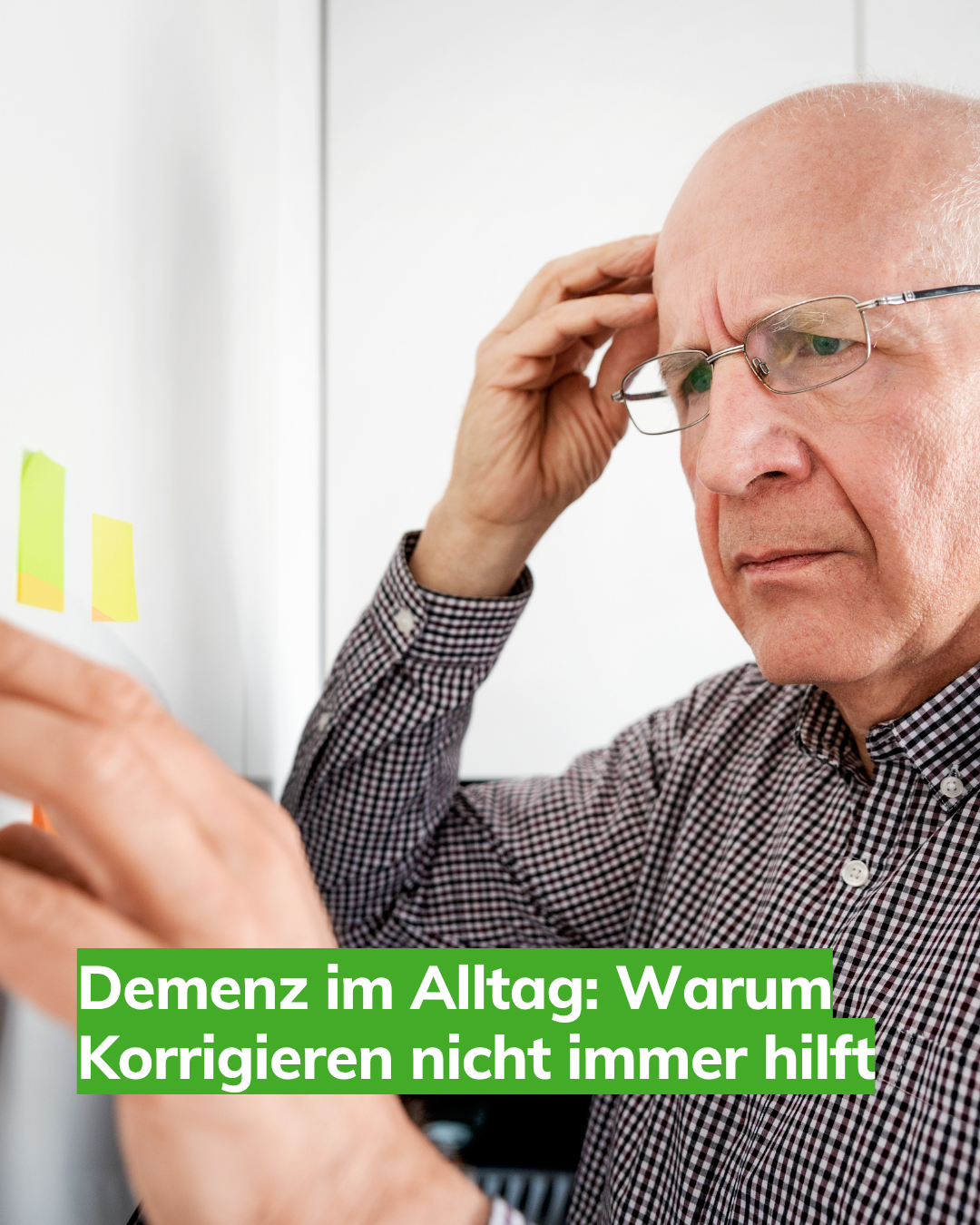 Das Bild zeigt einen älteren Mann der verwirrt schaut, symbolisch für: Demenz im Alltag Warum Korrigieren nicht immer hilft